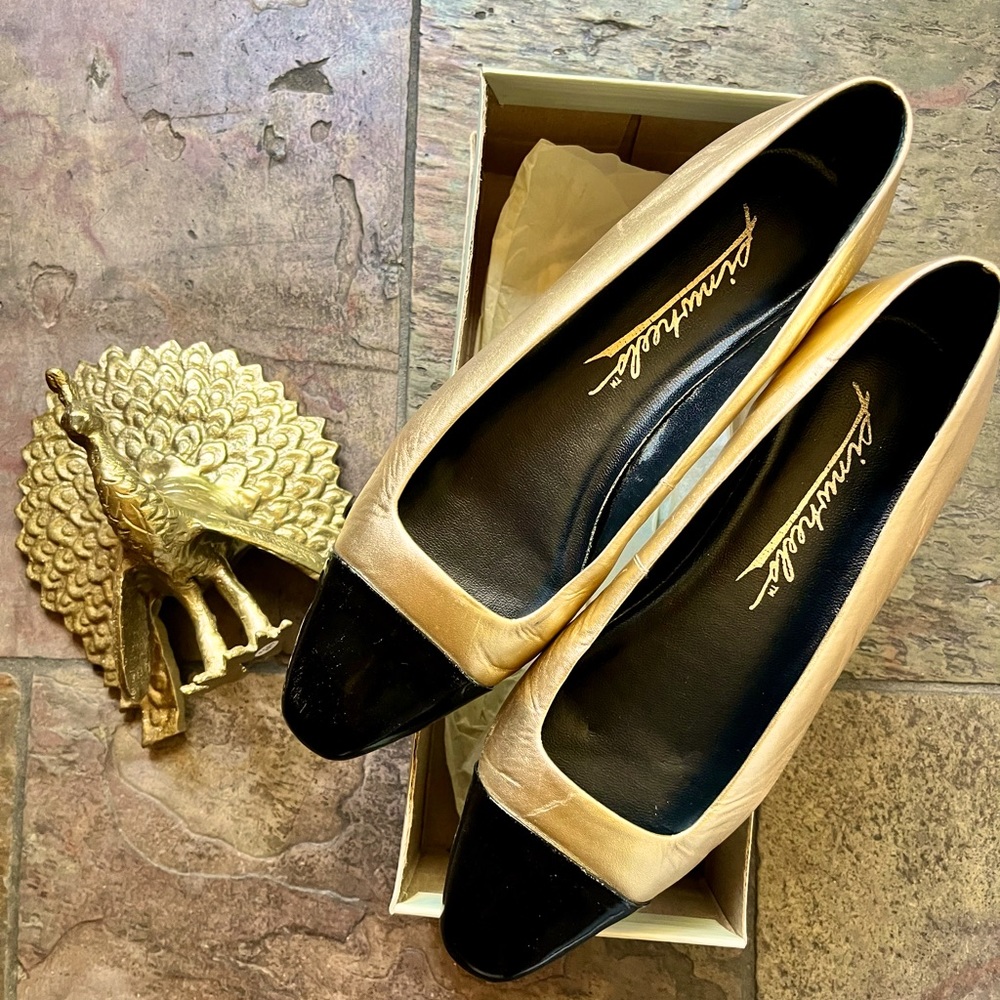 Pinwheels Gold/Black flats Size: 7M Vintage and are in excellent condition.